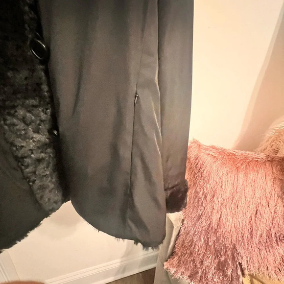 WILL NOT TAKE LESS Women’s Platinum Ute’s Reversible Jacket - Picture 5 of 12